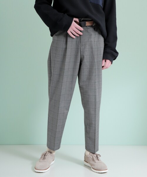 EMMA CLOTHES(エマクローズ)の「TRストレッチスーツ地 ワンタック セミワイド テーパードアンクルパンツ(その他パンツ・メンズ・ブラック/グレー/ブラウン/ベージュ/グリーン/ブルー・XS/S/M/L/XL)」の2枚目の写真