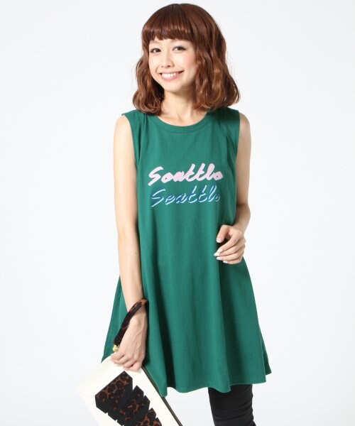 Heather(ヘザー)の「ロゴプリントチュニックノースリーブ(トップス・レディース・ホワイト/レッド/グリーン・F)」の2枚目の写真