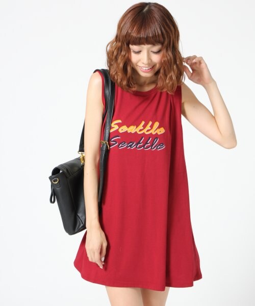 Heather(ヘザー)の「ロゴプリントチュニックノースリーブ(トップス・レディース・ホワイト/レッド/グリーン・F)」の3枚目の写真