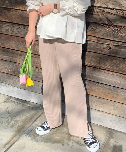 chocomee(チョコミー)の「スリットリブパンツ(その他パンツ・レディース・ベージュ/ブラック・FREE)」の1枚目の写真