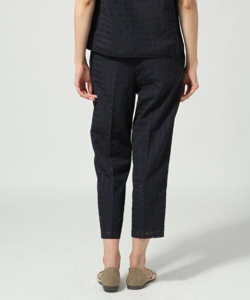 GLOBAL WORK（グローバルワーク）の「シアーチェックアンクルパンツ（パンツ・レディース・ホワイト05/ネイビー88・Ｍ/Ｌ）」の6枚目の写真