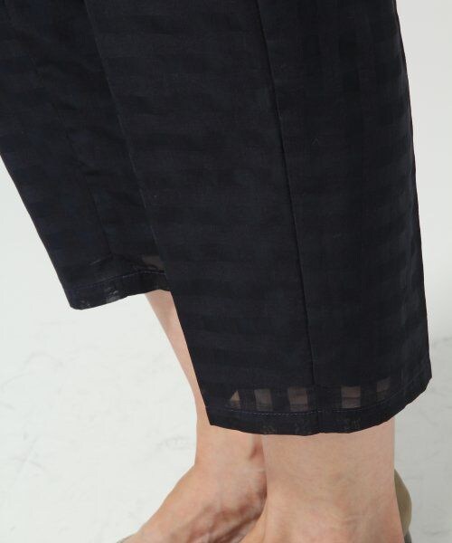 GLOBAL WORK（グローバルワーク）の「シアーチェックアンクルパンツ（パンツ・レディース・ホワイト05/ネイビー88・Ｍ/Ｌ）」の9枚目の写真