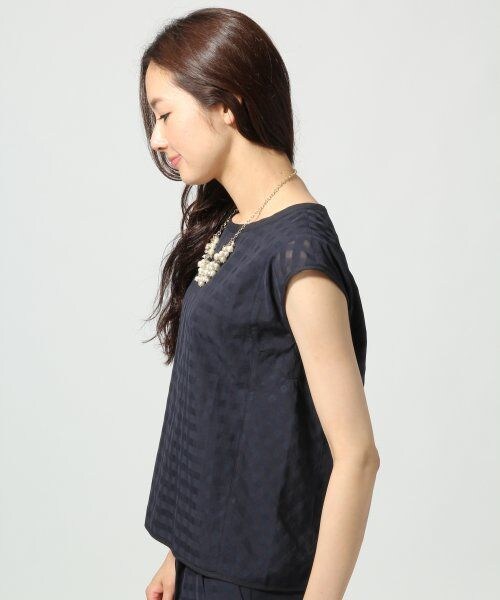 GLOBAL WORK（グローバルワーク）の「シアーチェックブラウス／フレンチスリーブ（トップス・レディース・ホワイト05/ネイビー88・Ｍ/Ｌ）」の5枚目の写真