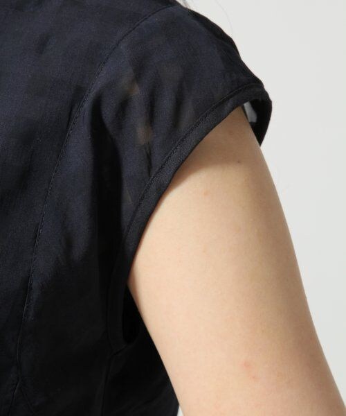 GLOBAL WORK（グローバルワーク）の「シアーチェックブラウス／フレンチスリーブ（トップス・レディース・ホワイト05/ネイビー88・Ｍ/Ｌ）」の9枚目の写真