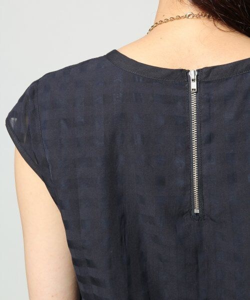 GLOBAL WORK（グローバルワーク）の「シアーチェックブラウス／フレンチスリーブ（トップス・レディース・ホワイト05/ネイビー88・Ｍ/Ｌ）」の11枚目の写真