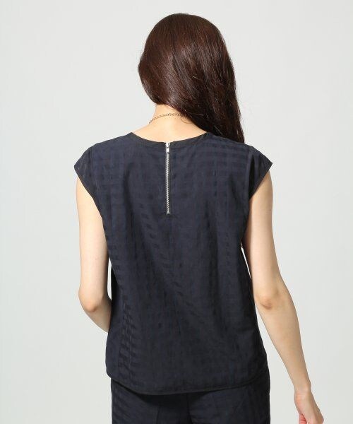 GLOBAL WORK（グローバルワーク）の「シアーチェックブラウス／フレンチスリーブ（トップス・レディース・ホワイト05/ネイビー88・Ｍ/Ｌ）」の6枚目の写真