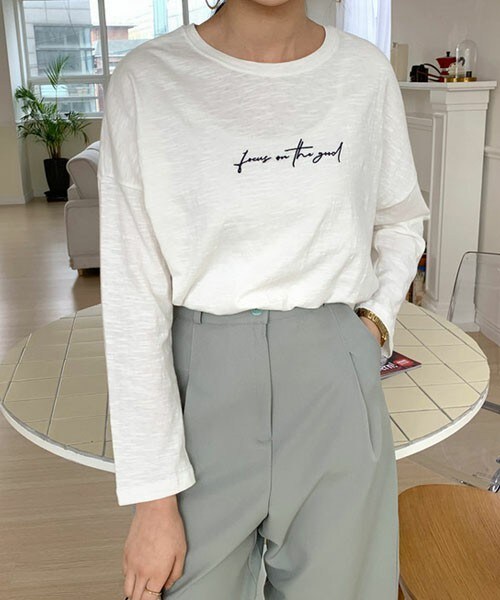 DHOLIC(ディーホリック)の「刺繍レタリングTシャツ(Tシャツ/カットソー・レディース・ホワイト/ベージュ/ピンク/グレー・FREE)」の1枚目の写真