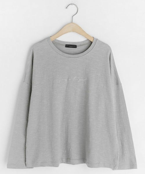 DHOLIC(ディーホリック)の「刺繍レタリングTシャツ(Tシャツ/カットソー・レディース・ホワイト/ベージュ/ピンク/グレー・FREE)」の2枚目の写真