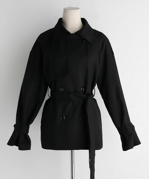 DHOLIC（ディーホリック）の「ストラップ付ショートトレンチジャケット（トレンチコート・レディース・ベージュ/ブラック・FREE）」の2枚目の写真