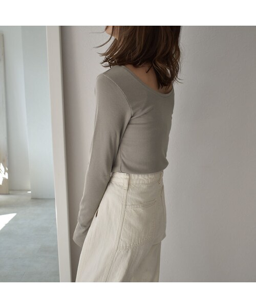 Lavish Gate（ラヴィッシュゲート）の「nh-tops-07002　バックオープン　リブ スリットスリーブ カットソ－　アイボリー　グレージュ　ダスティパープル　モカブラウン（Tシャツ/カットソー・レディース・その他）」の8枚目の写真