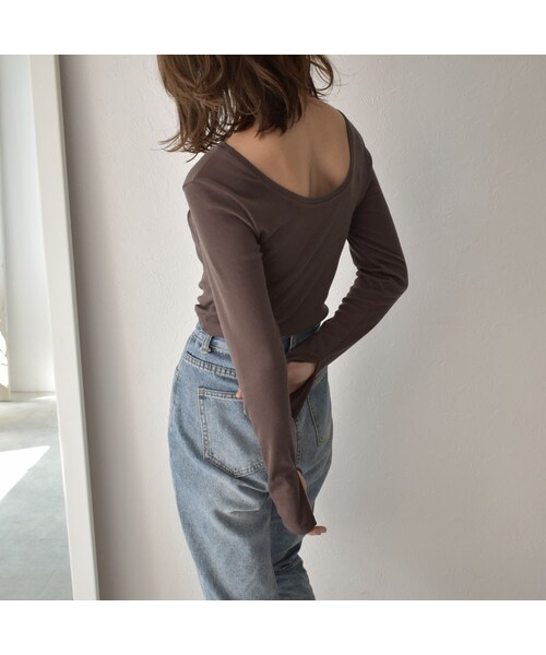 Lavish Gate（ラヴィッシュゲート）の「nh-tops-07002　バックオープン　リブ スリットスリーブ カットソ－　アイボリー　グレージュ　ダスティパープル　モカブラウン（Tシャツ/カットソー・レディース・その他）」の4枚目の写真