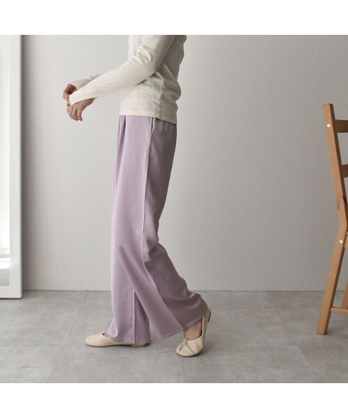 Lavish Gate(ラヴィッシュゲート)の「nh-bottoms-07001 サテン タック ワイドパンツ ラベンダー モカ(その他パンツ・レディース・その他)」の2枚目の写真