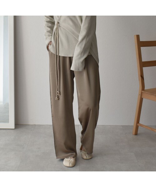 Lavish Gate(ラヴィッシュゲート)の「nh-bottoms-07001 サテン タック ワイドパンツ ラベンダー モカ(その他パンツ・レディース・その他)」の9枚目の写真