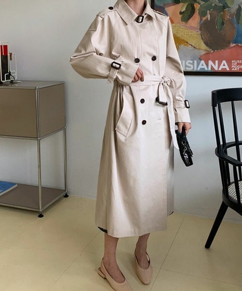 DHOLIC（ディーホリック）の「ベルト付ダブルトレンチコート（トレンチコート・レディース・ベージュ/ブラック/ホワイト・FREE）」の2枚目の写真
