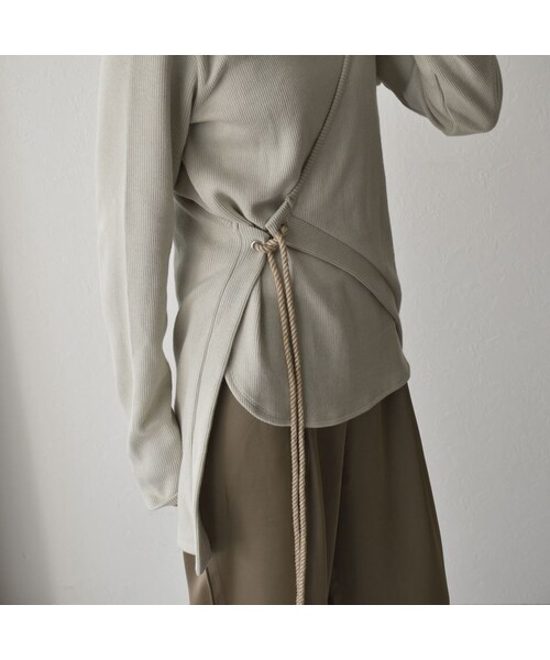 Lavish Gate（ラヴィッシュゲート）の「tops-04033　日本製　ロープデザイン　アシンメトリー　リブ プルオーバーセット　グレージュ　ピスタチオ　キャメル（Tシャツ/カットソー・レディース・その他）」の2枚目の写真