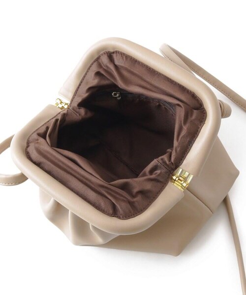 OZOC（オゾック）の「がま口ギャザーミニショルダーバッグ（バッグ・レディース・オリーブグリーン(026)/ライトベージュ(051)・00）」の6枚目の写真