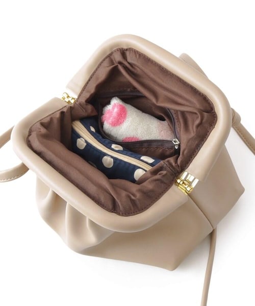 OZOC（オゾック）の「がま口ギャザーミニショルダーバッグ（バッグ・レディース・オリーブグリーン(026)/ライトベージュ(051)・00）」の7枚目の写真