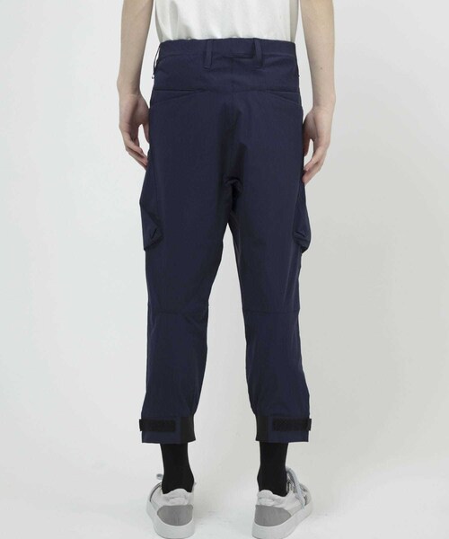 POLIQUANT（ポリクアント）の「FUNCTIONAL ADJUSTABLE CARGO PANTS（パンツ・メンズ・BLACK/NAVY）」の5枚目の写真