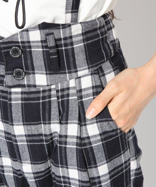 repipi armario（レピピ アルマリオ）の「サスツキチェックパンツ（パンツ・レディース・レッドチェック/グリーンチェック/ブラックチェック・ＸＳ/Ｍ）」の9枚目の写真