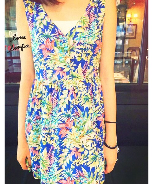 LOVFEE（ラッフィ）の「仲夏花卉V領小排釦無袖洋裝（ワンピース/ドレス・レディース・藍・S/M/L）」の8枚目の写真