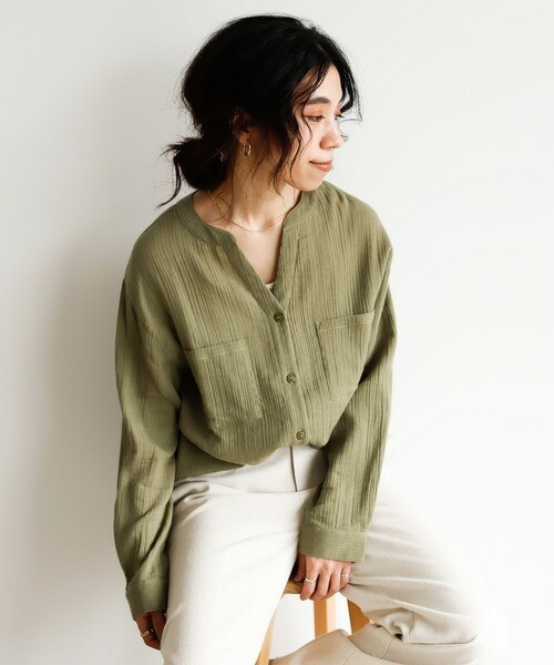 Auntie Rosa Holiday（アンティローザホリデー）の「ガーゼキーネックシャツ（シャツ/ブラウス・レディース・ホワイト/ベージュ/グリーン/オレンジ・FREE）」の3枚目の写真