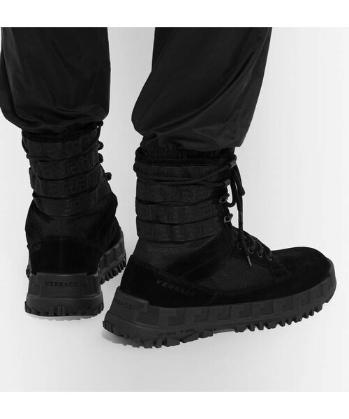 VERSACE(ヴェルサーチ)の「Versace Logo Webbing-Trimmed Suede And Mesh Boots(ブーツ・メンズ・Black・Eu 40/Eu 41/Eu 42/Eu 43/Eu 44/Eu 45)」の4枚目の写真