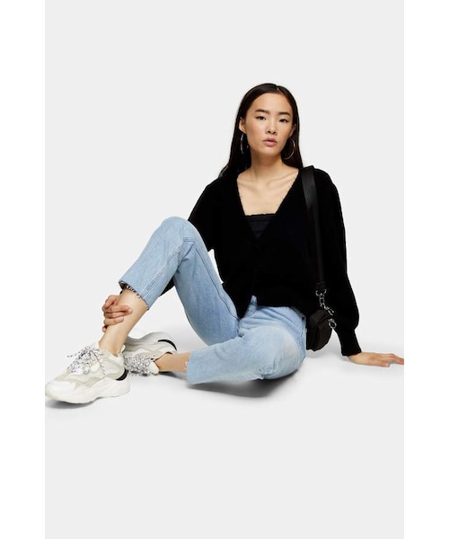 TOPSHOP（トップショップ）の「Topshop CONSIDERED Bleach Straight Jeans（デニムパンツ・レディース・Blue・W3230/W2632/W2832/W3030/W3232/W3432/W2434/W3434/W2432/W2530/W2830/W2634/W3034/W2532/W3632/W3630/W2534/W2834/W2630/W3234/W3430/W3032/W3634）」の2枚目の写真