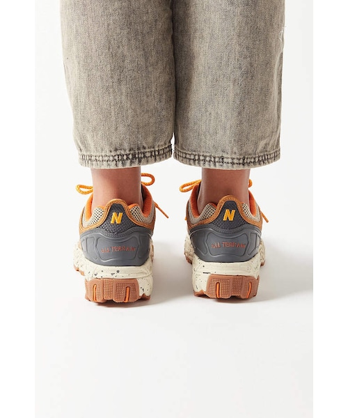 NEW BALANCE(ニューバランス)の「New Balance 801 Workwear All-Terrain Sneaker(スニーカー・レディース・Beige・W 5.5/m 4/W 6.5/m 5)」の4枚目の写真