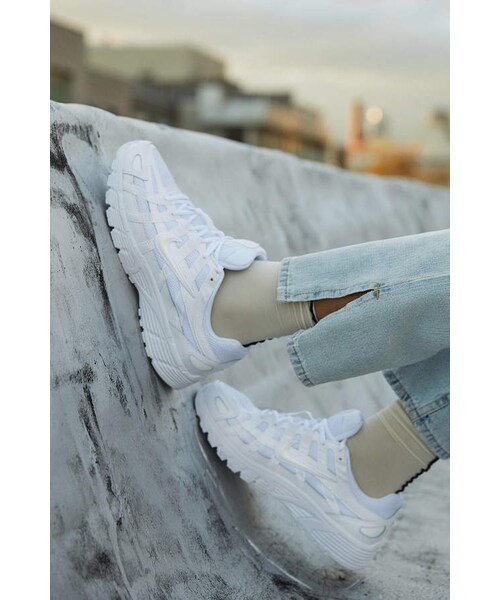 NIKE（ナイキ）の「Nike P-6000 Sneaker（スニーカー・レディース・Silver/Gold/White・6/7/8/5/6.5/7.5/8.5/9/9.5）」の2枚目の写真