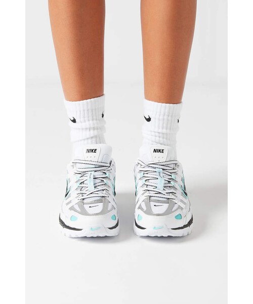 NIKE（ナイキ）の「Nike P-6000 Sneaker（スニーカー・レディース・Silver/Gold/White・6/7/8/5/6.5/7.5/8.5/9/9.5）」の4枚目の写真