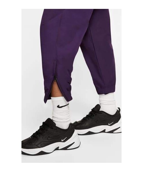 NIKE(ナイキ)の「Nike Cropped Track Pants(その他パンツ・レディース・Black/Pink/Purple・X-small/Small/Medium/Large)」の4枚目の写真