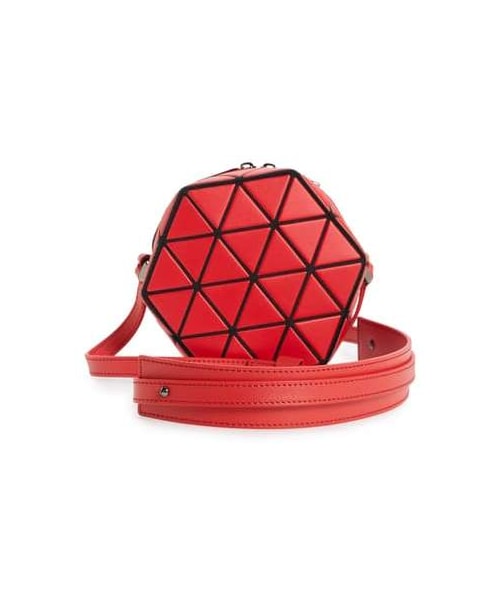 BAO BAO ISSEY MIYAKE ショルダーバッグ　美品 BAO BAO ISSEY MIYAKE新作、“まるでアクセサリー”輝くショルダー