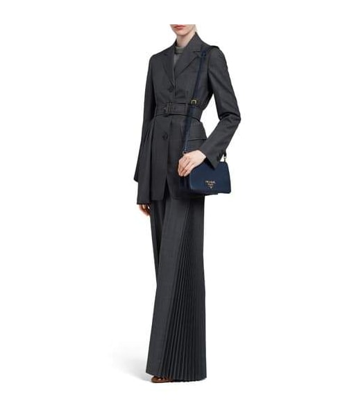 PRADA（プラダ）の「Prada Daino Leather Flap Crossbody Bag（ショルダーバッグ・レディース・Black/Blue・One Size）」の5枚目の写真