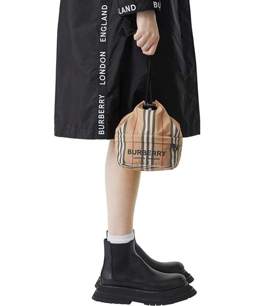 BURBERRY（バーバリー）の「Burberry Phoebe Heritage Stripe Bucket Bag（ショルダーバッグ・レディース・Brown・One Size）」の4枚目の写真