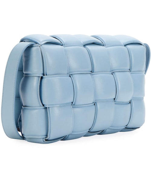 BOTTEGA VENETA（ボッテガヴェネタ）の「Bottega Veneta Padded Cassette Crossbody Bag（ショルダーバッグ・レディース・Black/White/Blue・One Size）」の6枚目の写真