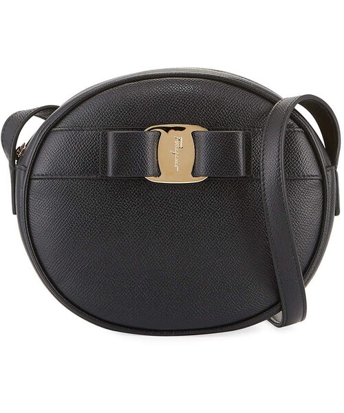 FERRAGAMO(フェラガモ)の「Salvatore Ferragamo Vara Bow Round Zip Crossbody Bag(ショルダーバッグ・レディース・Black・One Size)」の1枚目の写真