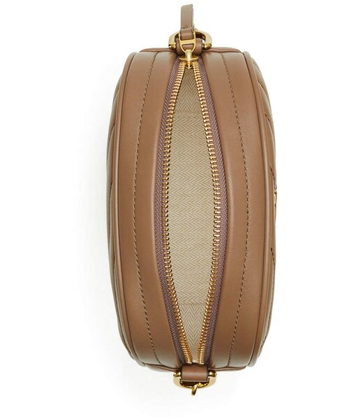 TORY BURCH（トリーバーチ）の「Tory Burch Kira Small Chevron Crossbody Camera Bag（ショルダーバッグ・レディース・Black/Brown/Red/White・One Size）」の7枚目の写真