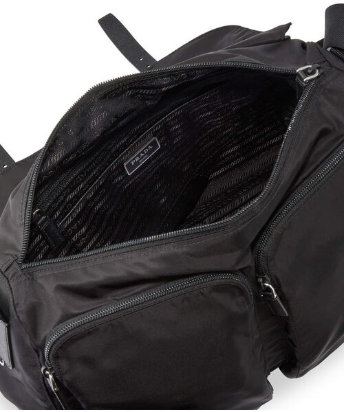 PRADA(プラダ)の「Prada Large Hunting Nylon Shoulder Bag(ショルダーバッグ・レディース・Black・One Size)」の2枚目の写真