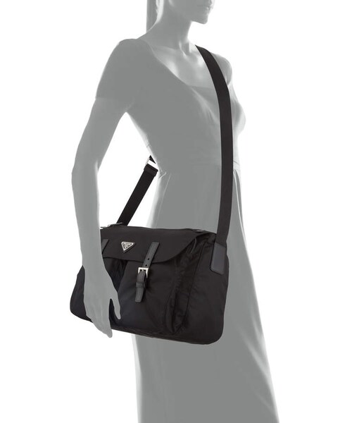 PRADA(プラダ)の「Prada Large Hunting Nylon Shoulder Bag(ショルダーバッグ・レディース・Black・One Size)」の3枚目の写真