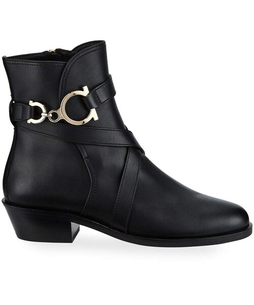 FERRAGAMO（フェラガモ）の「Salvatore Ferragamo Shadi Gancini Leather Booties（ブーツ・レディース・Black・7c / 37eu/7.5c / 37.5eu/10c / 40eu/8.5c / 38.5eu）」の2枚目の写真