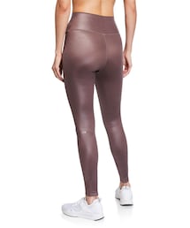 Alo Yoga（アロヨガ）の「Alo Yoga High-Waist Shine Airbrush