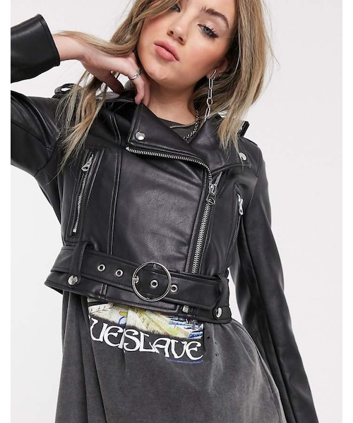 Bershka（ベルシュカ）の「Bershka cropped faux leather biker jacket in black（ライダースジャケット・レディース・Black・XS/S/M/L）」の2枚目の写真
