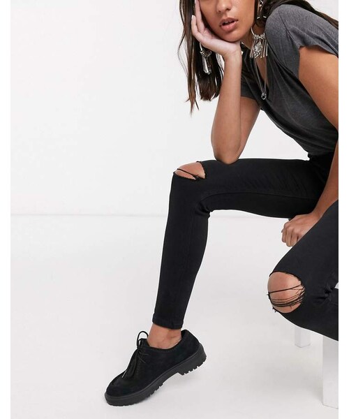 Bershka（ベルシュカ）の「Bershka skinny push up jean in black with knee rip（デニムパンツ・レディース・Black・32/34/36/38/40/42）」の2枚目の写真