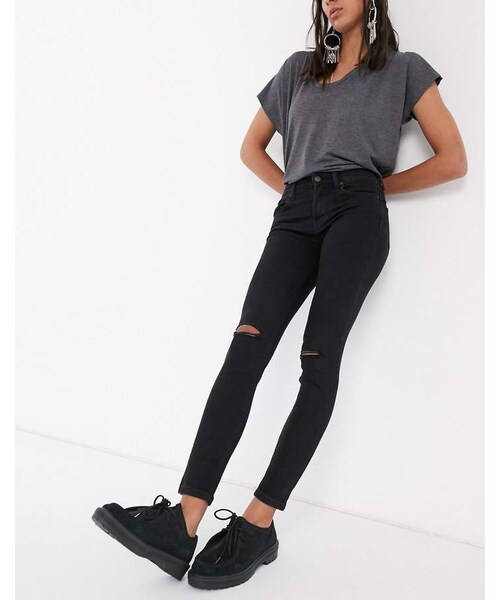 Bershka（ベルシュカ）の「Bershka skinny push up jean in black with knee rip（デニムパンツ・レディース・Black・32/34/36/38/40/42）」の4枚目の写真