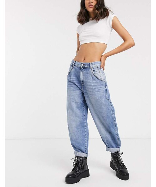 Bershka（ベルシュカ）の「Bershka slouchy jeans in medium blue（デニムパンツ・レディース・Blue・38）」の2枚目の写真