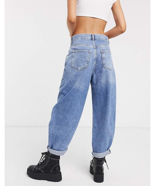 Bershka（ベルシュカ）の「Bershka slouchy jeans in medium blue（デニムパンツ・レディース・Blue・38）」の4枚目の写真