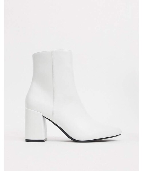 Bershka（ベルシュカ）の「Bershka patent boot with block heel in white（ブーツ・レディース・White・35/36/37/38/39/40/41）」の2枚目の写真