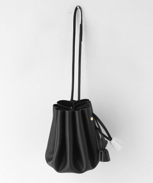 DHOLIC（ディーホリック）の「ポーチ付タッセルドロストバッグ（ショルダーバッグ・レディース・ベージュ/ホワイト/レッド/ブラック・FREE）」の3枚目の写真