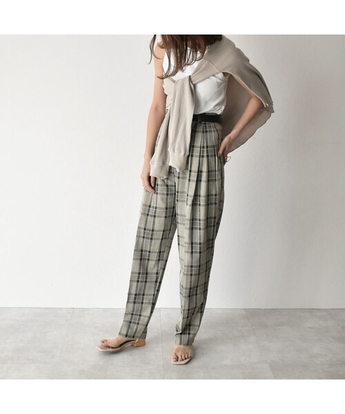 Lavish Gate（ラヴィッシュゲート）の「nh-bottoms-02060　チェック　セミワイド タック テーパード パンツ 　ピスタチオ（スラックス・レディース・その他）」の2枚目の写真