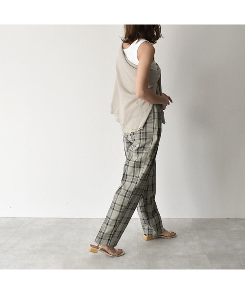 Lavish Gate（ラヴィッシュゲート）の「nh-bottoms-02060　チェック　セミワイド タック テーパード パンツ 　ピスタチオ（スラックス・レディース・その他）」の3枚目の写真